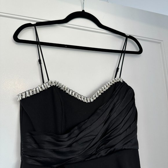 NWOT Cinq à Sept Drape Evening Long Gown Ruffled Crystal Embellished Sz 4 Black - Picture 3 of 10